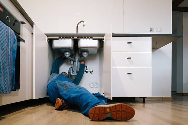 Professional Leak Detection technician working in North Lakewood, WA